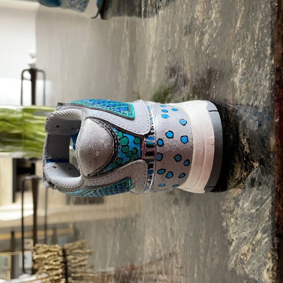 I love these shoes,sadly i grew out of them. - Picture 3 of 7